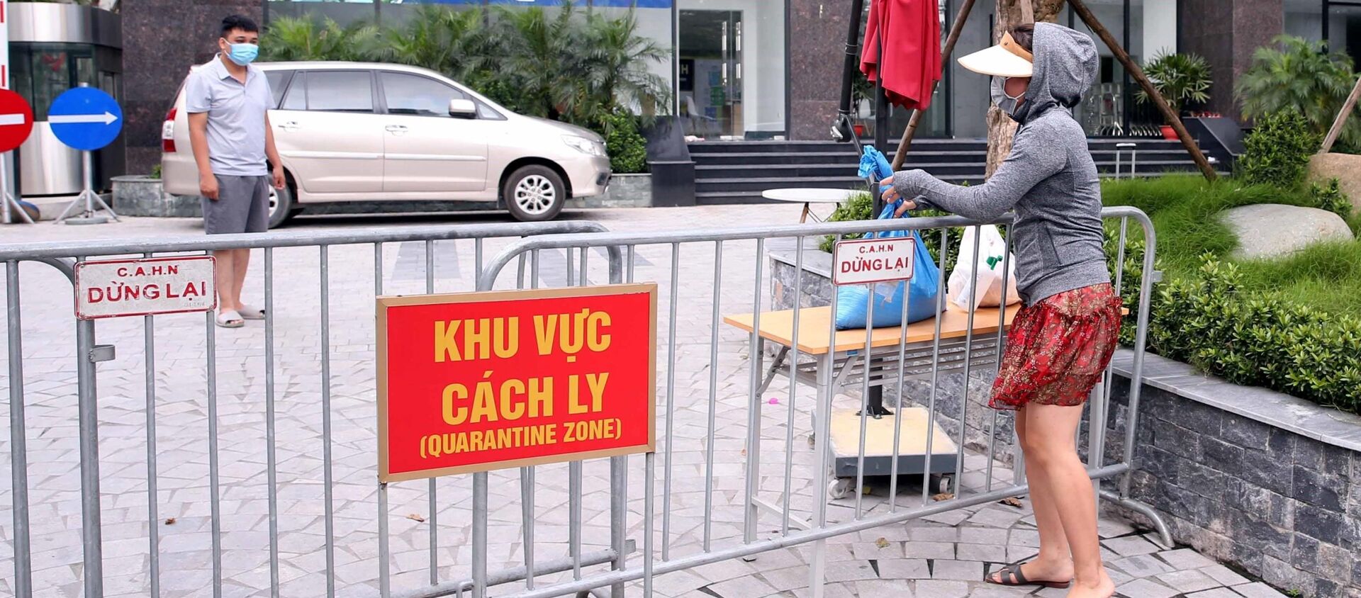 Ngày 2/5/2021, toà chung cư Viễn Đông Star (Hà Nội) được phong toả sau khi một cư dân nơi đây là nhân viên quán karaoke Sunny (Vĩnh Phúc) được xác định dương tính với SARS-CoV-2 - Sputnik Việt Nam, 1920, 03.05.2021