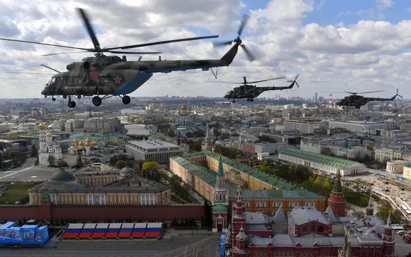 Trực thăng Mi-8 AMTSh trong cuộc diễn tập phần trên không chuẩn bị cho lễ diễu binh kỷ niệm 76 năm Chiến thắng Trực thăng Mi-8 AMTSh trong cuộc diễn tập phần trên không chuẩn bị cho lễ diễu binh kỷ niệm 76 năm Chiến thắng - Sputnik Việt Nam