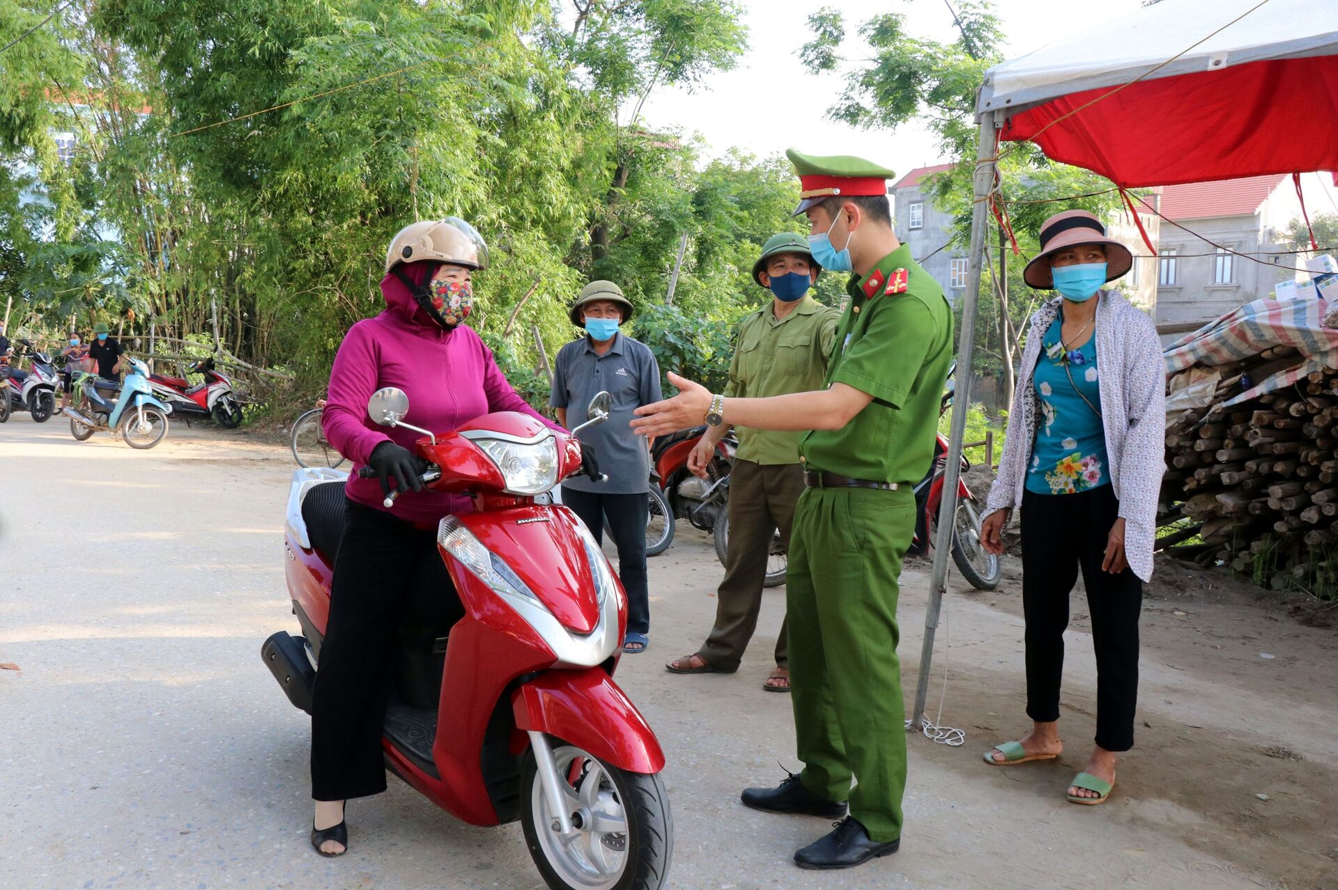 Hà Nội yêu cầu người trở về từ huyện Thuận Thành, tỉnh Bắc Ninh tự cách ly, khai báo y tế - Sputnik Việt Nam, 1920, 09.05.2021