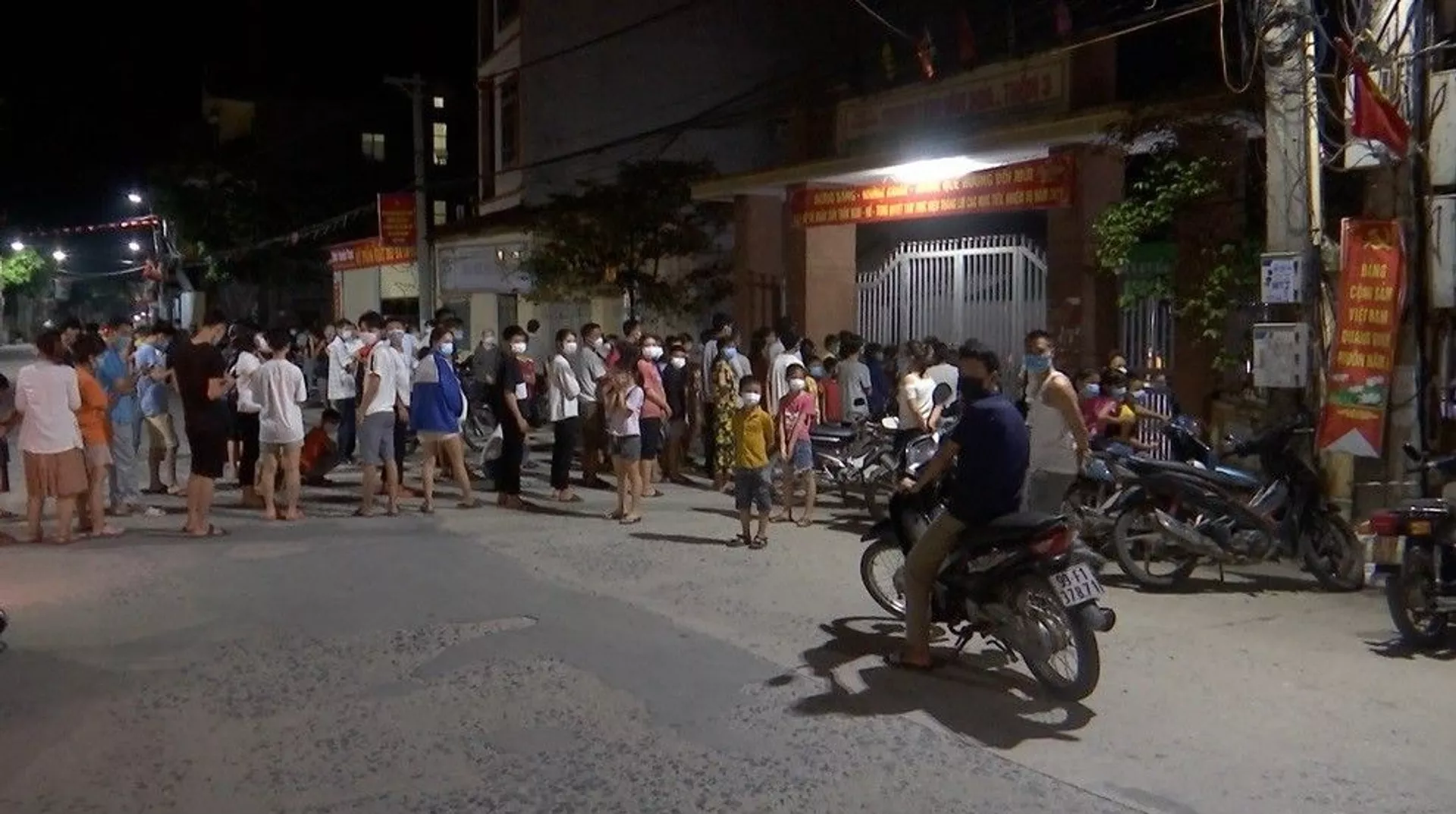 Hà Nội yêu cầu người trở về từ huyện Thuận Thành, tỉnh Bắc Ninh tự cách ly, khai báo y tế Hà Nội yêu cầu người trở về từ huyện Thuận Thành, tỉnh Bắc Ninh tự cách ly, khai báo y tế - Sputnik Việt Nam, 1920, 09.05.2021