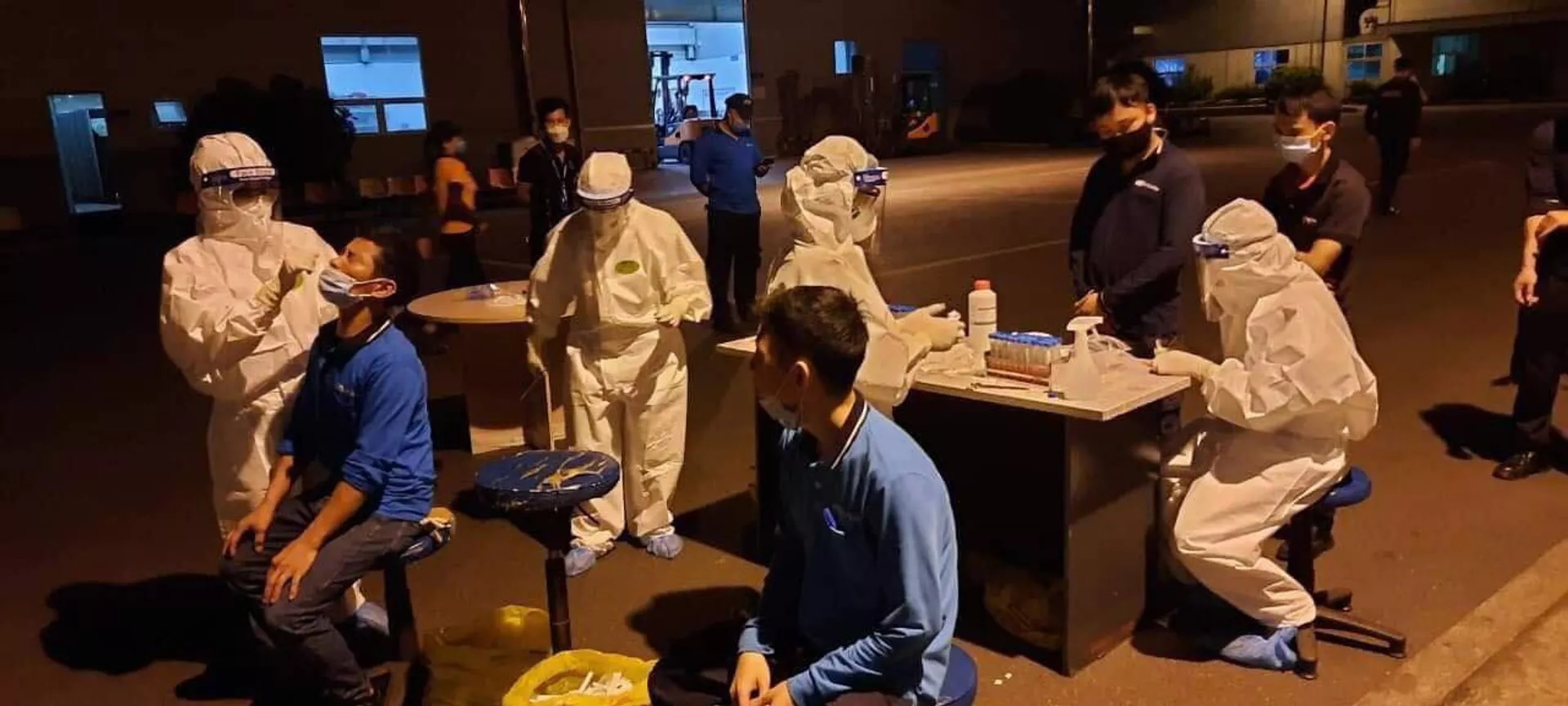Chống dịch chậm trễ, nhiều lãnh đạo ở Bắc Giang bị phê bình Chống dịch chậm trễ, nhiều lãnh đạo ở Bắc Giang bị phê bình - Sputnik Việt Nam, 1920, 09.05.2021