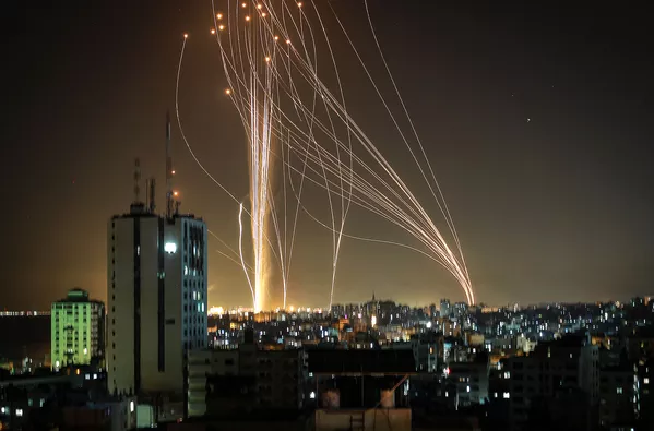 Các quả tên lửa được phóng từ thành phố Gaza do phong trào Hamas của Palestine kiểm soát Các quả tên lửa được phóng từ thành phố Gaza do phong trào Hamas của Palestine kiểm soát - Sputnik Việt Nam