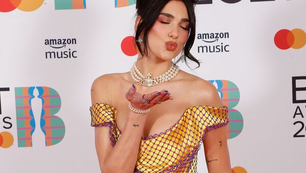 Ca sĩ Dua Lipa tại Lễ trao giải BRIT Awards 2021 ở London - Sputnik Việt Nam