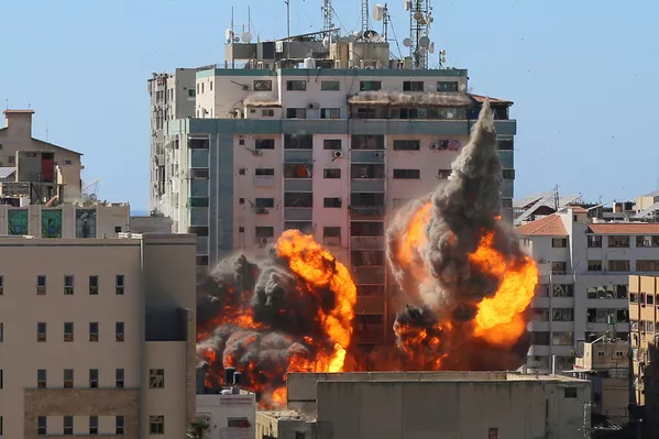 Vụ tấn công tòa nhà al-Jalaa, trụ sở văn phòng của các cơ quan truyền thông ở thành phố Gaza Vụ tấn công tòa nhà al-Jalaa, trụ sở văn phòng của các cơ quan truyền thông ở thành phố Gaza - Sputnik Việt Nam