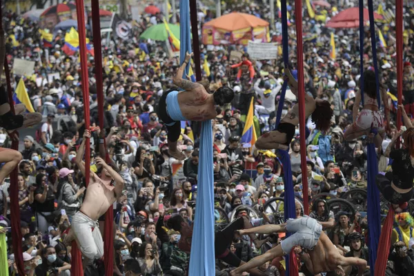 Các nghệ sĩ biểu diễn trong cuộc biểu tình phản đối chính phủ của Tổng thống Colombia Ivan Duque ở Bogota Các nghệ sĩ biểu diễn trong cuộc biểu tình phản đối chính phủ của Tổng thống Colombia Ivan Duque ở Bogota - Sputnik Việt Nam