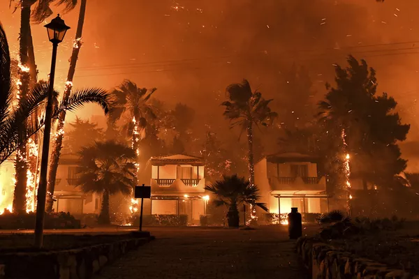 Cháy rừng ở làng Schinos, gần Corinth, Hy Lạp Cháy rừng ở làng Schinos, gần Corinth, Hy Lạp - Sputnik Việt Nam