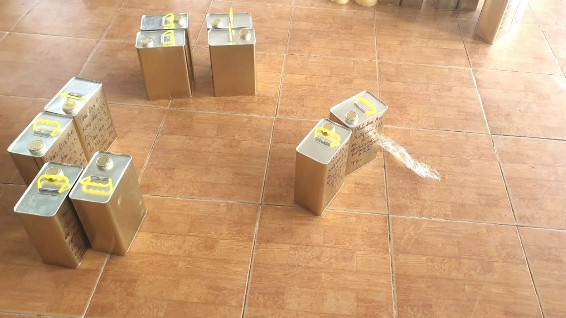 Vật chứng liên quan thu giữ được tại nơi ở của đối tượng Bùi Ngọc Toàn, ấp Thái Hòa, xã Hố Nai 3.