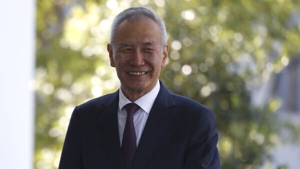 China's Vice Premier Liu He arrives at the West Wing for a meeting with President Donald Trump, Friday, Oct. 11, 2019, at the White House in Washington.  - Sputnik Việt Nam