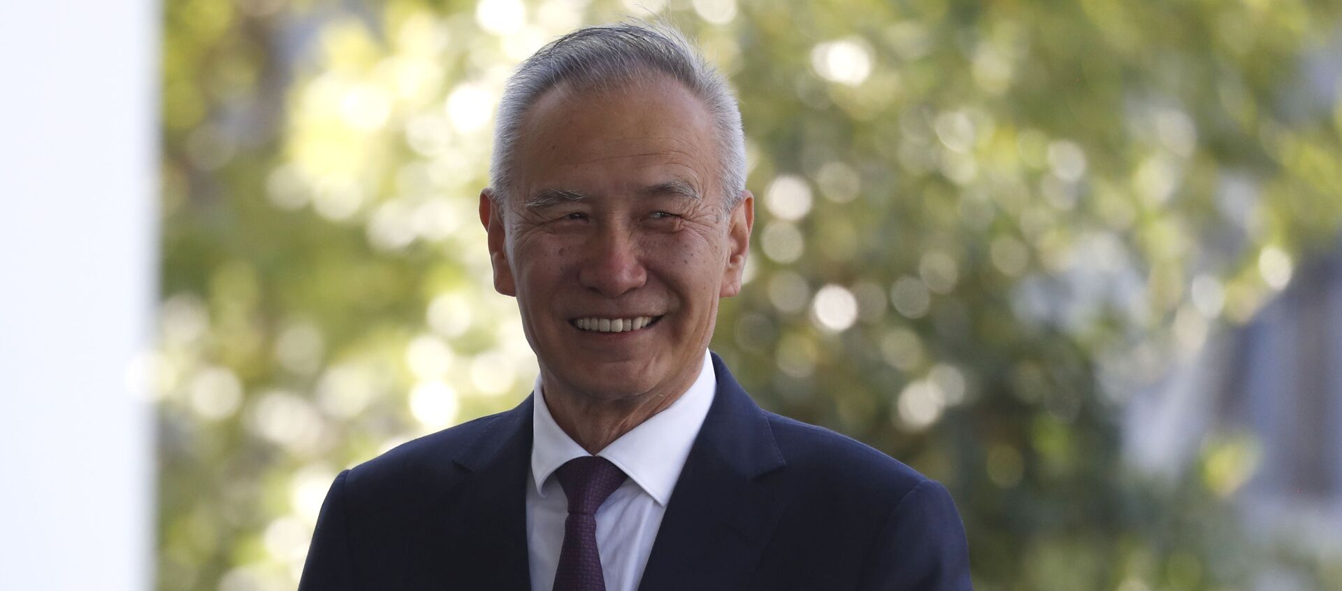 China's Vice Premier Liu He arrives at the West Wing for a meeting with President Donald Trump, Friday, Oct. 11, 2019, at the White House in Washington.  - Sputnik Việt Nam, 1920, 27.05.2021