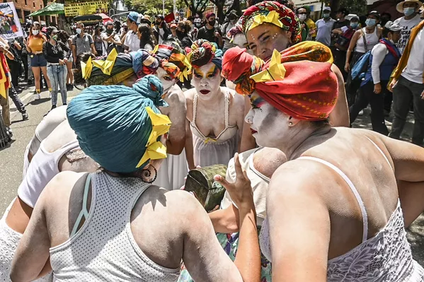Các nghệ sĩ biểu tình phản đối Tổng thống Colombia Ivan Duque ở Medellin Các nghệ sĩ biểu tình phản đối Tổng thống Colombia Ivan Duque ở Medellin - Sputnik Việt Nam