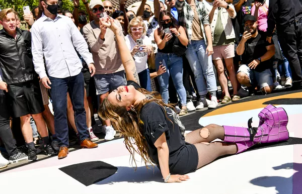 Lady Gaga tại Lễ kỷ niệm 10 năm ca khúc Born This Way, California Lady Gaga tại Lễ kỷ niệm 10 năm ca khúc Born This Way, California - Sputnik Việt Nam