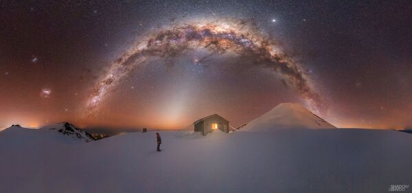 Ảnh 'Mt. Taranaki Milky Way' của Larryn Rae, nhiếp ảnh gia thuộc top đầu trong cuộc thi 2021 Milky Way Photographer of the Year - Sputnik Việt Nam