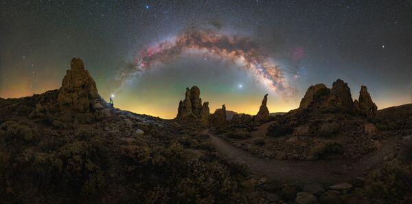 'Trỗi dậy từ bụi' (Rising from the dust) của Lorenzo Ranieri Tenti, top đầu cuộc thi 2021 Milky Way Photographer of the Year - Sputnik Việt Nam