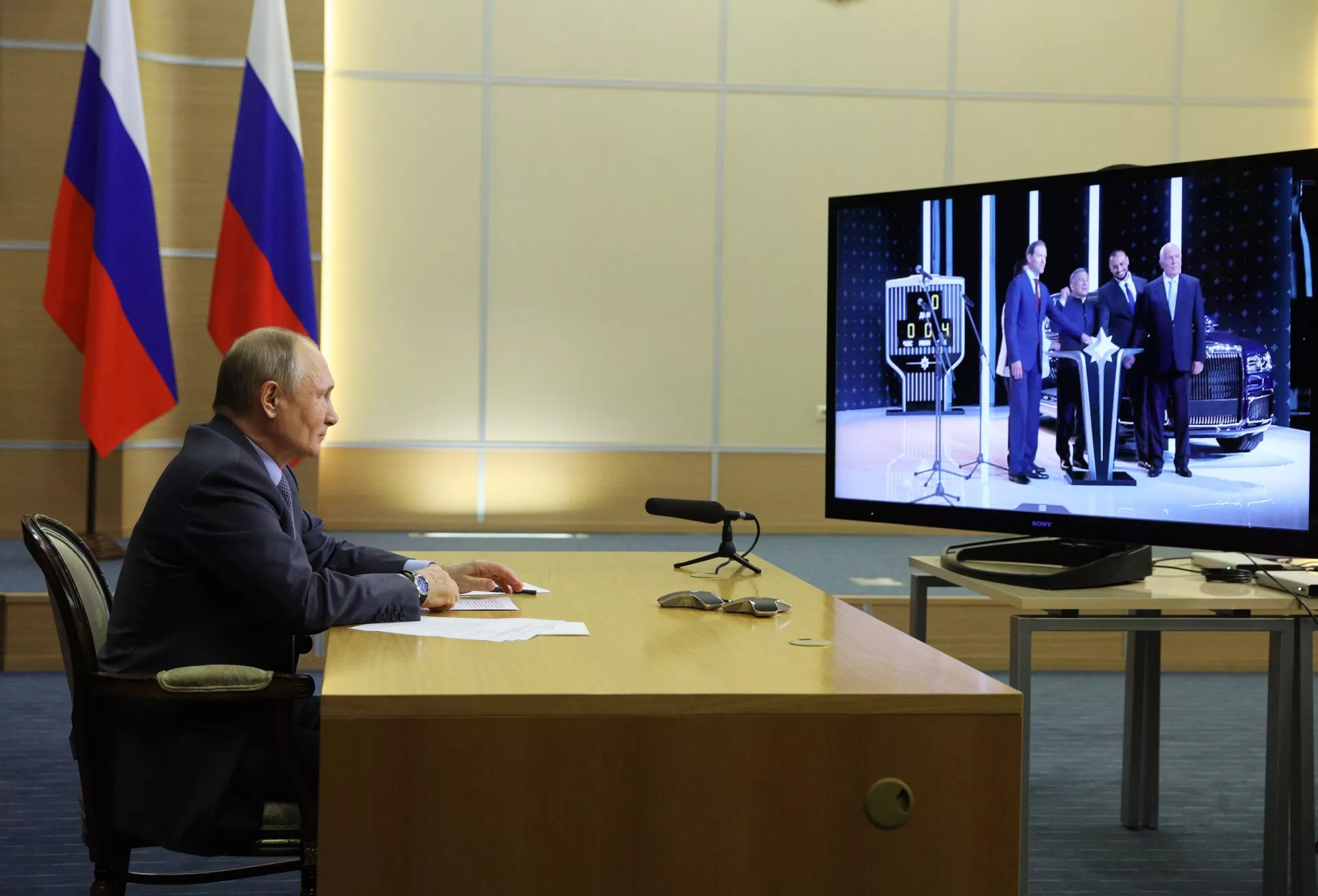 Tổng thống Putin phát biểu khởi động dây chuyền sản xuất hàng loạt loại xe Aurus - Sputnik Việt Nam, 1920, 31.05.2021