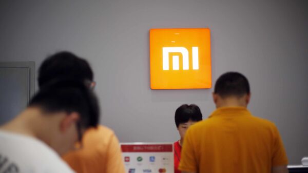 Người hàng mua thiết bị Xiaomi ở Thượng Hải, Trung Quốc. - Sputnik Việt Nam