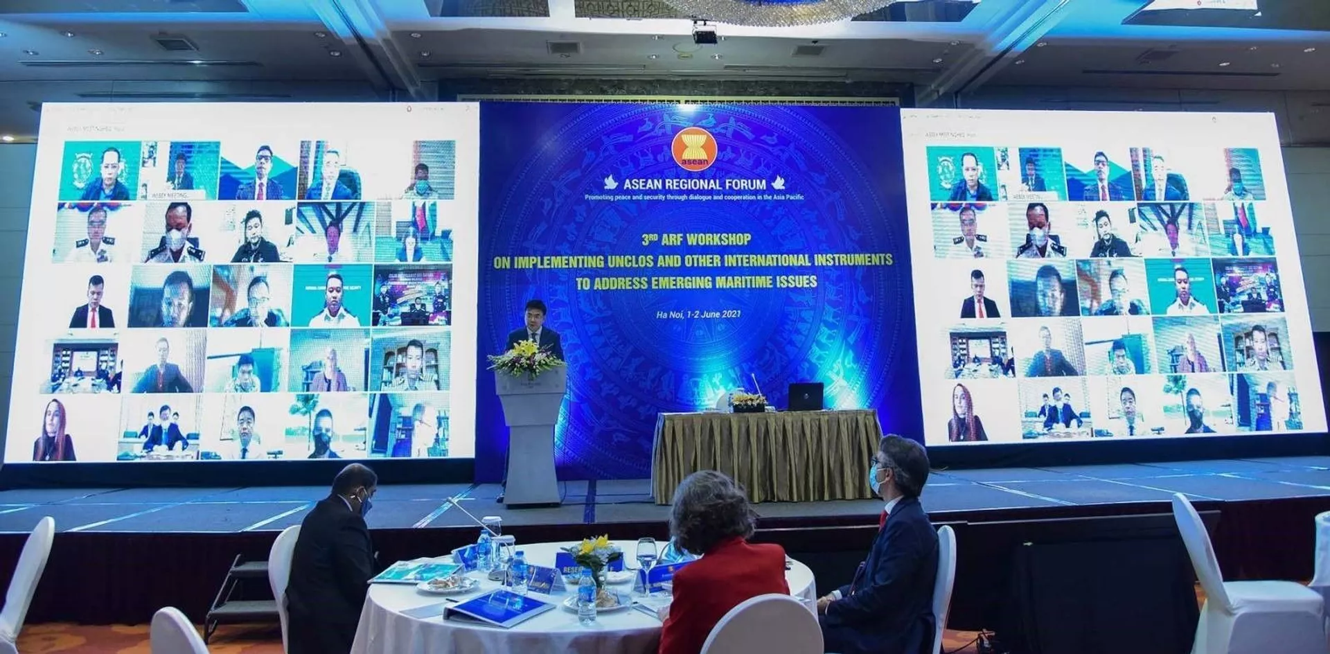 Thứ trưởng Bộ Ngoại giao Việt Nam : 'UNCLOS 1982 như “Hiến pháp” của đại dương' Thứ trưởng Bộ Ngoại giao Việt Nam : 'UNCLOS 1982 như “Hiến pháp” của đại dương' - Sputnik Việt Nam, 1920, 02.06.2021