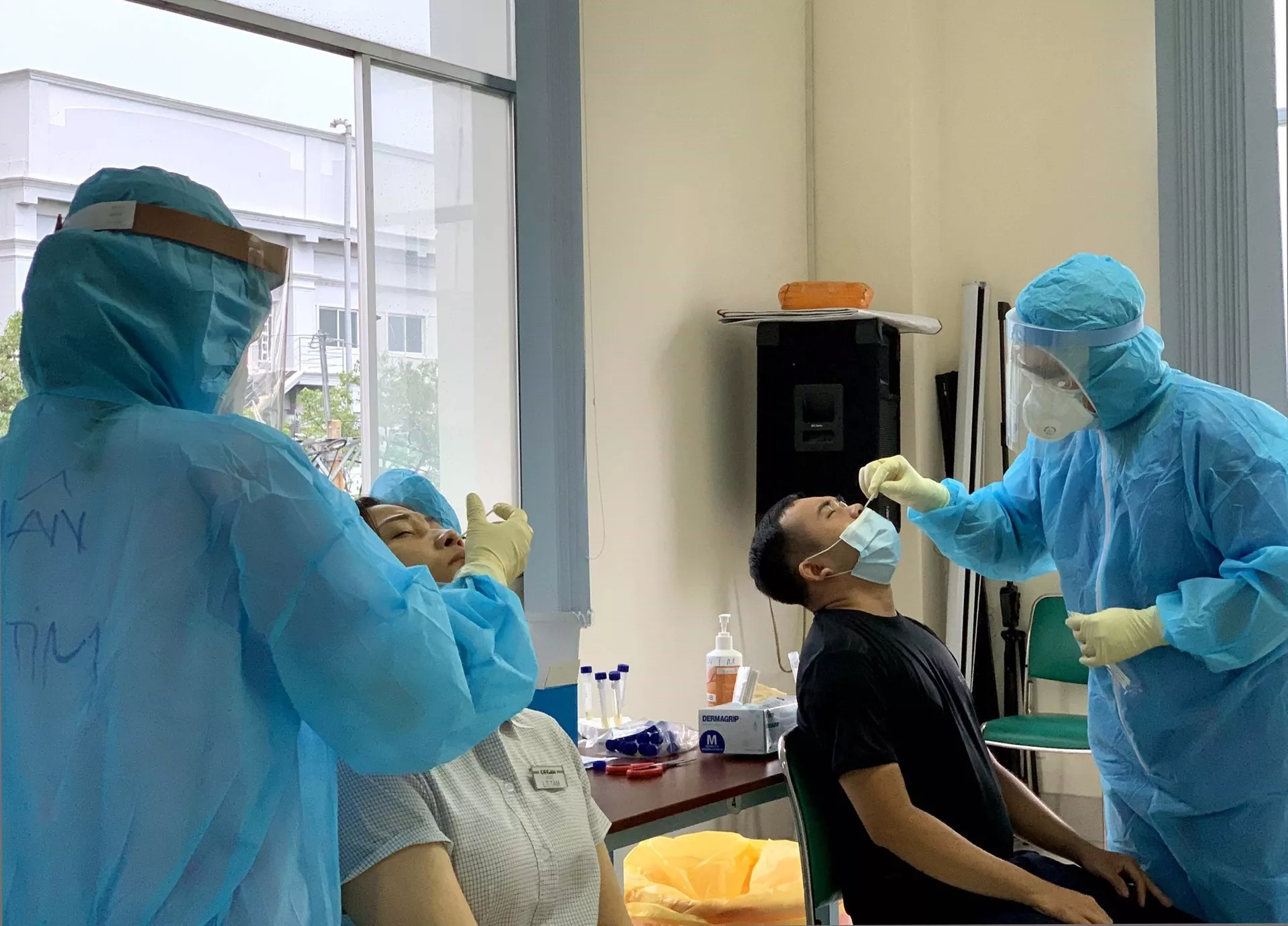 Tin vui: Việt Nam gấp rút hoàn tất thử nghiệm Nanocovax, không lo thiếu vaccine Tin vui: Việt Nam gấp rút hoàn tất thử nghiệm Nanocovax, không lo thiếu vaccine - Sputnik Việt Nam, 1920, 02.06.2021