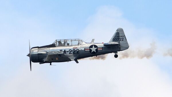 Máy bay phản lực T-6 Texan tại triển lãm hàng không Seafair, trong cuộc đua thủy phi cơ Chevrolet Cup trên hồ Washington, Seattle, 2008. - Sputnik Việt Nam