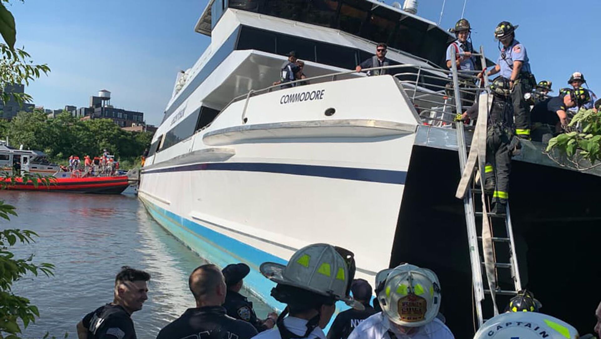 Một chiếc phà chở 125 người mắc cạn ngoài khơi New York Một chiếc phà chở 125 người mắc cạn ngoài khơi New York - Sputnik Việt Nam, 1920, 06.06.2021