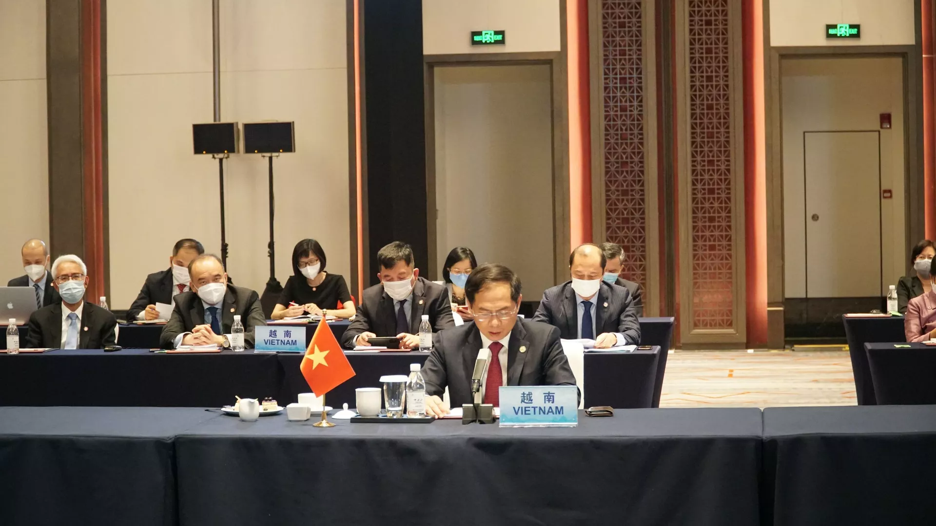 Bộ trưởng Ngoại giao Bùi Thanh Sơn tham dự Hội nghị đặc biệt Bộ trưởng Ngoại giao ASEAN - Trung Quốc. 