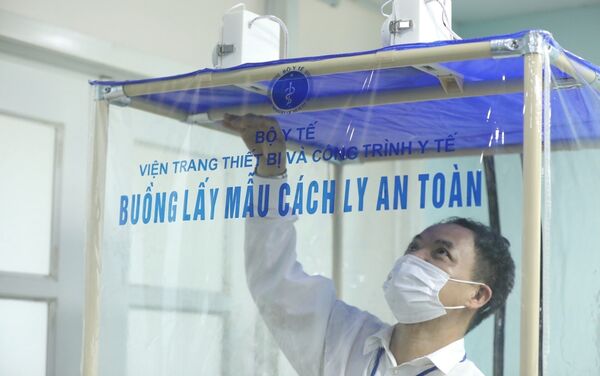 COVID-19: “Buồng lấy mẫu cách ly an toàn” sẵn sàng tới tâm dịch Bắc Ninh, Bắc Giang - Sputnik Việt Nam