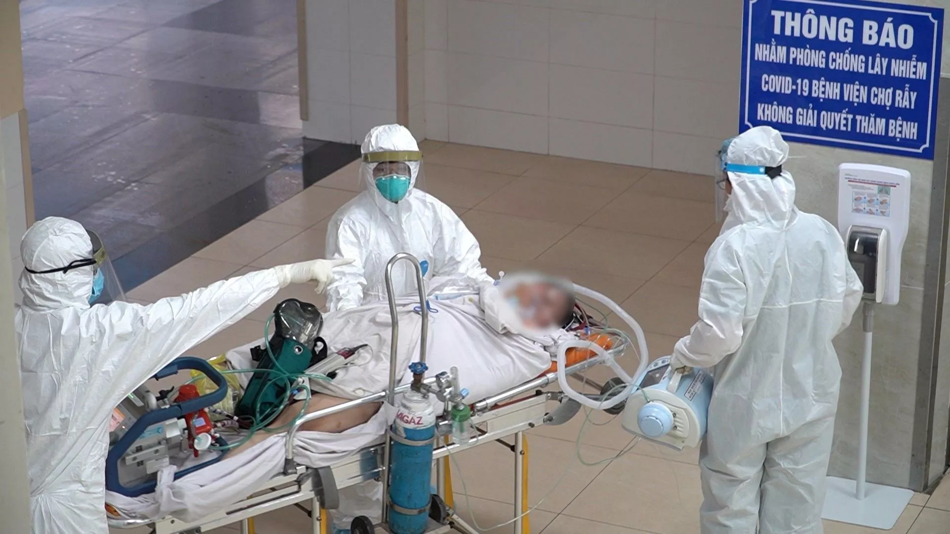 Chiến sĩ công an mắc Covid-19 trong trạng thái nguy kịch, nguyên nhân do đâu? Chiến sĩ công an mắc Covid-19 trong trạng thái nguy kịch, nguyên nhân do đâu? - Sputnik Việt Nam, 1920, 09.06.2021