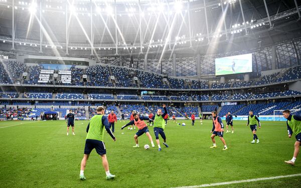 Các cầu thủ của đội tuyển bóng đá quốc gia Nga trong buổi tập mở trước thềm EURO 2020. - Sputnik Việt Nam