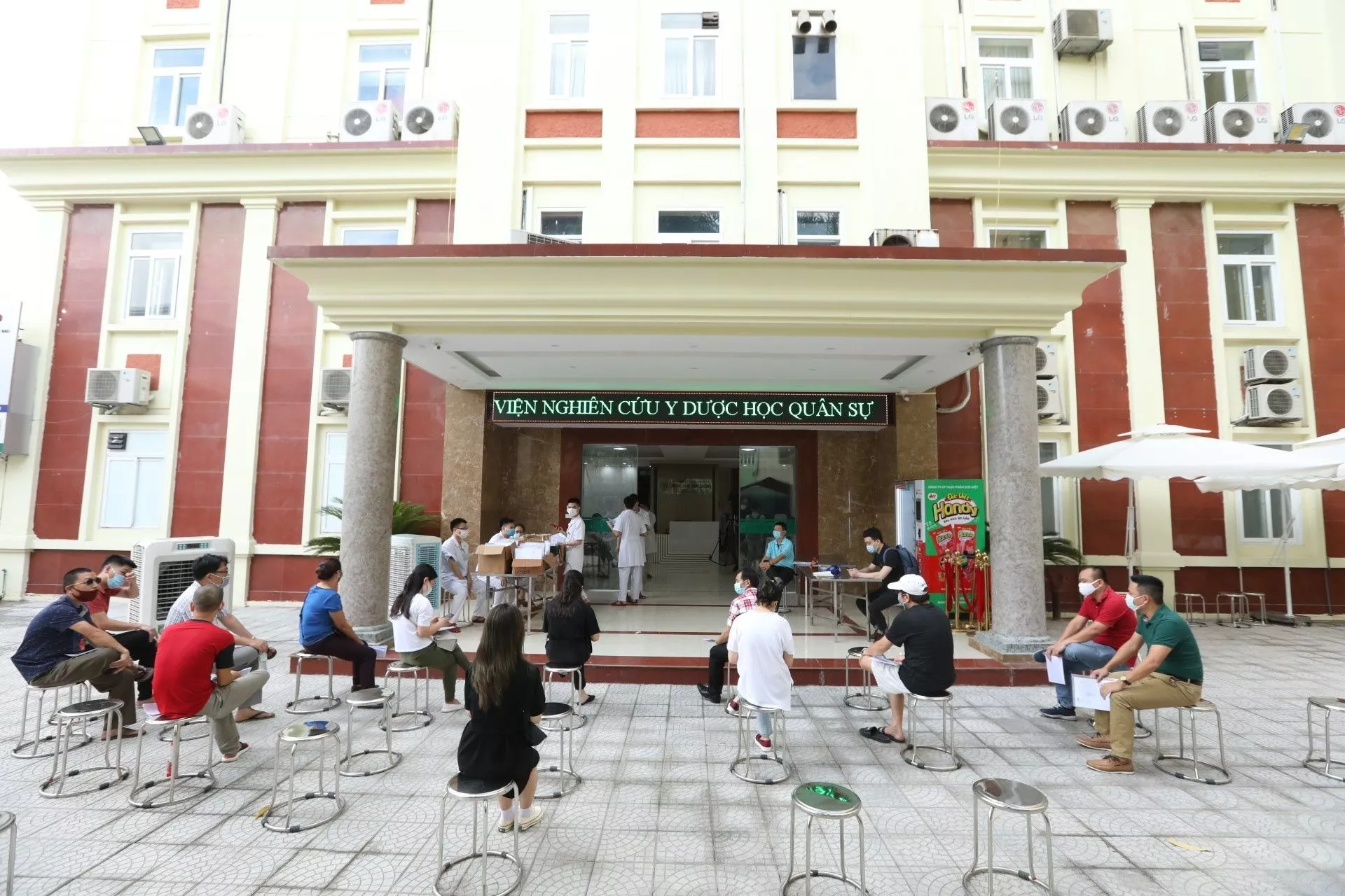 Việt Nam phê duyệt thử nghiệm Nanocovax giai đoạn 3, Tiền Giang giãn cách xã hội Việt Nam phê duyệt thử nghiệm Nanocovax giai đoạn 3, Tiền Giang giãn cách xã hội - Sputnik Việt Nam, 1920, 11.06.2021