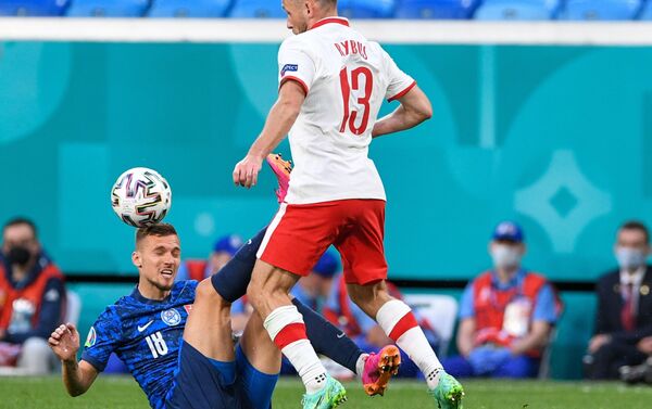 Trận đấu vòng bảng của Giải Vô địch Bóng đá châu Âu EURO 2020 giữa đội tuyển Ba Lan và đội tuyển Slovakia - Sputnik Việt Nam