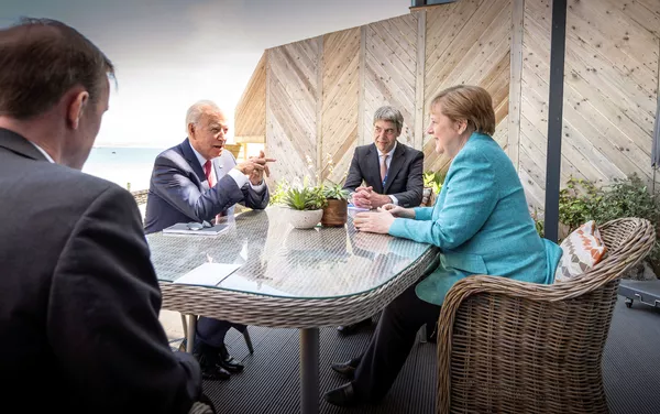 Cuộc gặp của Tổng thống Mỹ Joe Biden và Thủ tướng Đức Angela Merkel tại Hội nghị thượng đỉnh G7 ở Cornwall. Cuộc gặp của Tổng thống Mỹ Joe Biden và Thủ tướng Đức Angela Merkel tại Hội nghị thượng đỉnh G7 ở Cornwall. - Sputnik Việt Nam