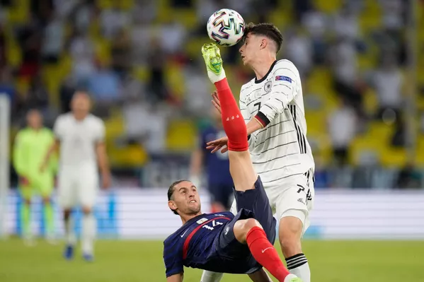 Các cầu thủ bóng đá Đức và Pháp trong trận đấu tại Euro 2020 Các cầu thủ bóng đá Đức và Pháp trong trận đấu tại Euro 2020 - Sputnik Việt Nam