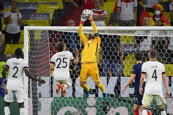 Các cầu thủ bóng đá Đức và Pháp trong trận đấu tại Euro 2020 Các cầu thủ bóng đá Đức và Pháp trong trận đấu tại Euro 2020 - Sputnik Việt Nam