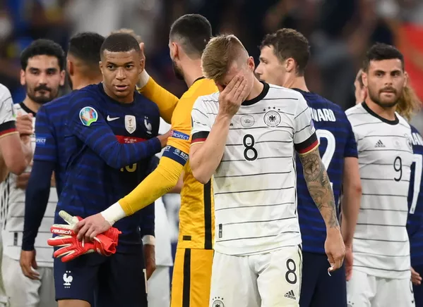 Các cầu thủ Đức và Pháp sau trận đấu tại Euro 2020 Các cầu thủ Đức và Pháp sau trận đấu tại Euro 2020 - Sputnik Việt Nam