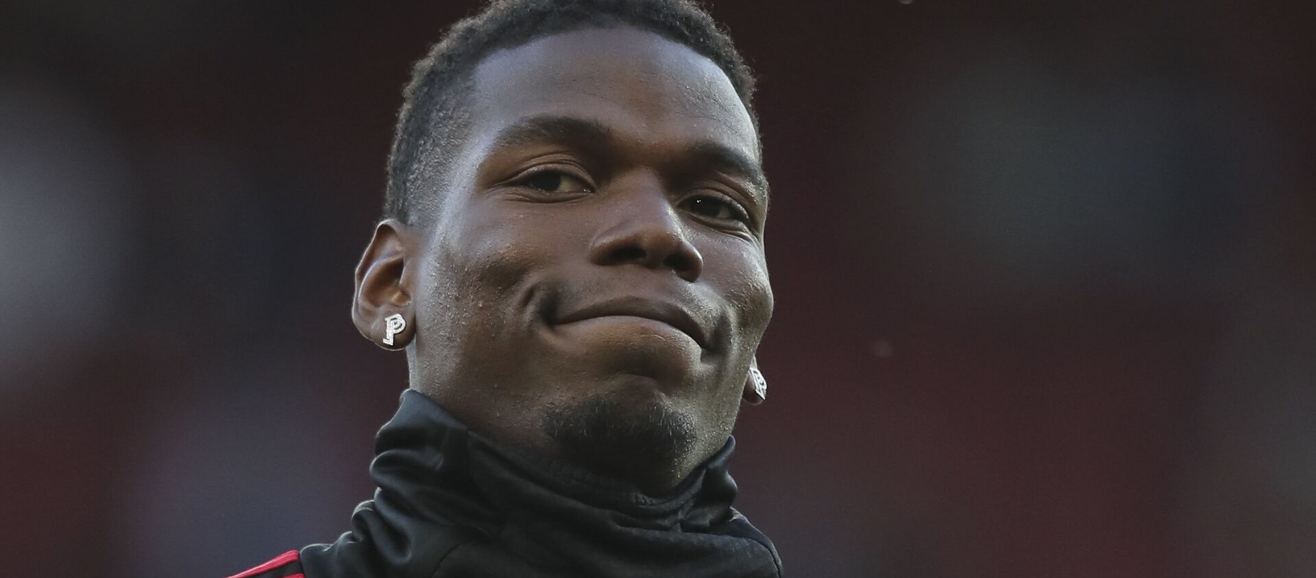 Paul Pogba của Manchester United hoan nghênh người hâm mộ khi anh ấy tham gia vào màn khởi động trước khi bắt đầu trận đấu bóng đá Ngoại hạng Anh giữa Manchester United và Leicester City tại Old Trafford, ở Manchester, Anh, Thứ Sáu, tháng Tám. 10, 2018 - Sputnik Việt Nam, 1920, 16.06.2021