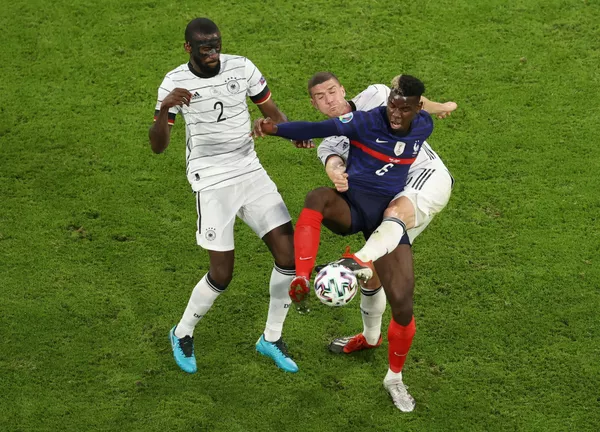 Các cầu thủ đội tuyển quốc gia Pháp và Đức trong trận đấu tại Euro 2020 Các cầu thủ đội tuyển quốc gia Pháp và Đức trong trận đấu tại Euro 2020 - Sputnik Việt Nam
