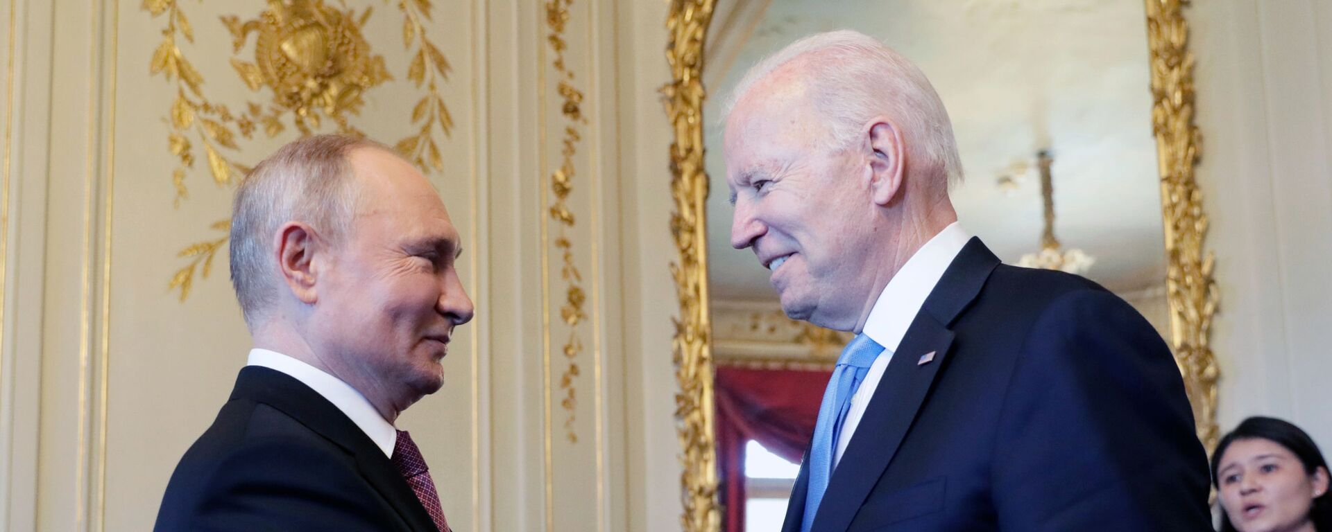 Cuộc gặp đầu tiên giữa hai vị Tổng thống Putin và Biden tại Geneva. - Sputnik Việt Nam, 1920, 08.12.2021