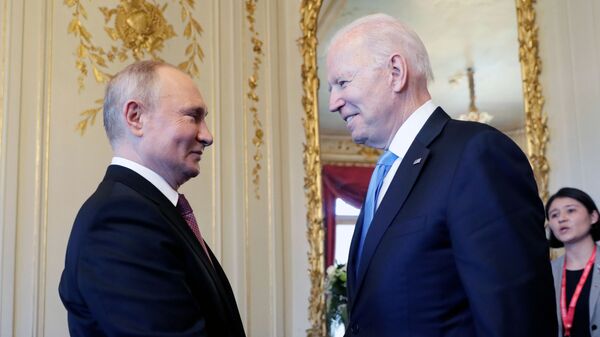 Cuộc gặp đầu tiên giữa hai vị Tổng thống Putin và Biden tại Geneva. - Sputnik Việt Nam