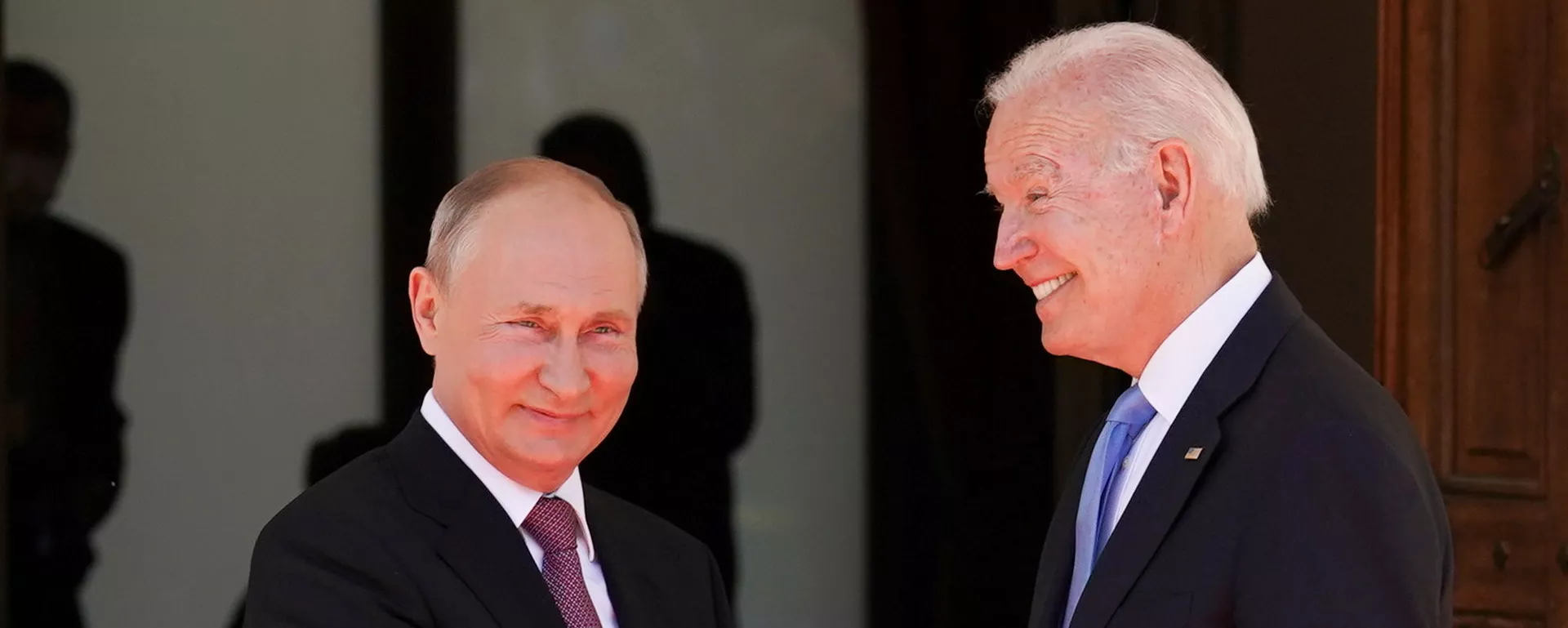 Cuộc gặp đầu tiên giữa hai vị Tổng thống Putin và Biden tại Geneva. Cuộc gặp đầu tiên giữa hai vị Tổng thống Putin và Biden tại Geneva. - Sputnik Việt Nam, 1920, 08.12.2021