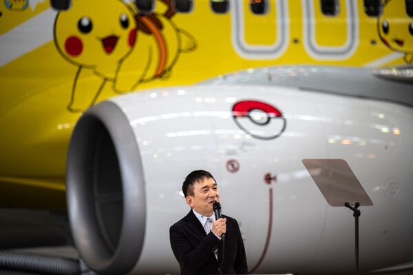 Hãng hàng không Nhật Bản Skymark Airlines giới thiệu ở Tokyo chiếc Boeing 737-800 với hình ảnh Pikachu - Sputnik Việt Nam