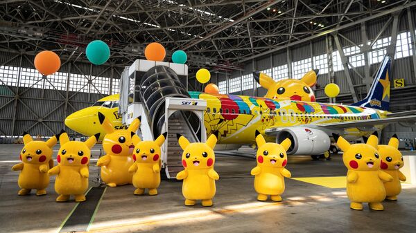 Hãng hàng không Nhật Bản Skymark Airlines giới thiệu ở Tokyo chiếc Boeing 737-800 với hình ảnh Pikachu - Sputnik Việt Nam