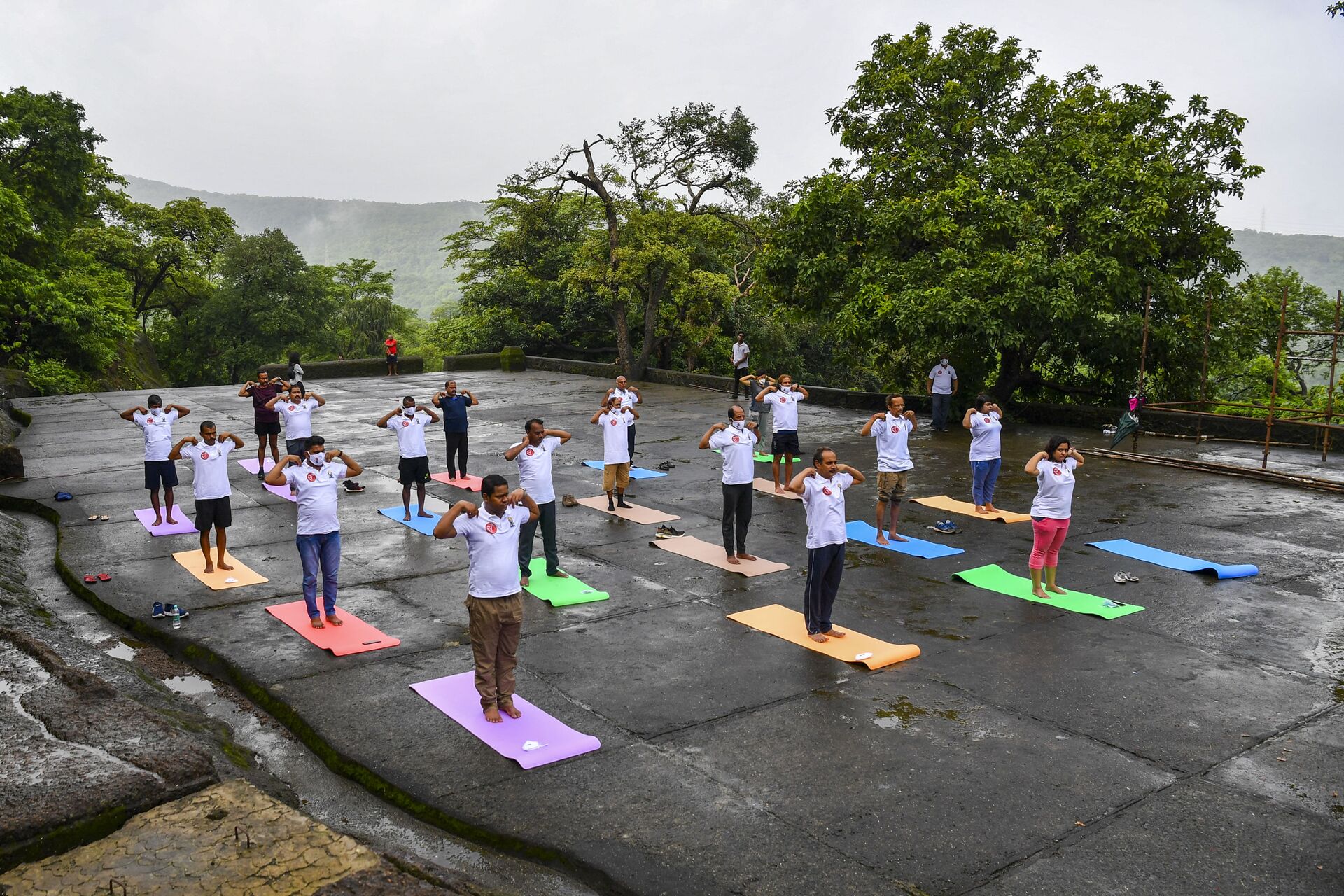 Modi: Yoga trở thành nguồn sức mạnh giữa đại dịch coronavirus và lá chắn chống lại bệnh tật - Sputnik Việt Nam, 1920, 21.06.2021