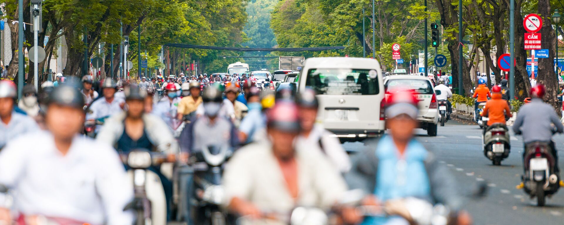 Giao thông trên đường TP. Hồ Chí Minh. - Sputnik Việt Nam, 1920, 25.06.2021