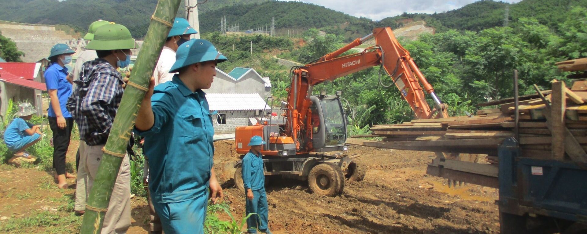 Di dời người dân ở vùng nguy cơ sạt lở khi nằm ở vùng vực lòng hồ và hạ lưu nhà máy Thủy điện đến nơi an toàn - Sputnik Việt Nam, 1920, 25.06.2021