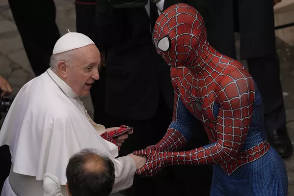 Giáo hoàng Francis gặp Người nhện ở San Damaso của Vatican Giáo hoàng Francis gặp Người nhện ở San Damaso của Vatican - Sputnik Việt Nam