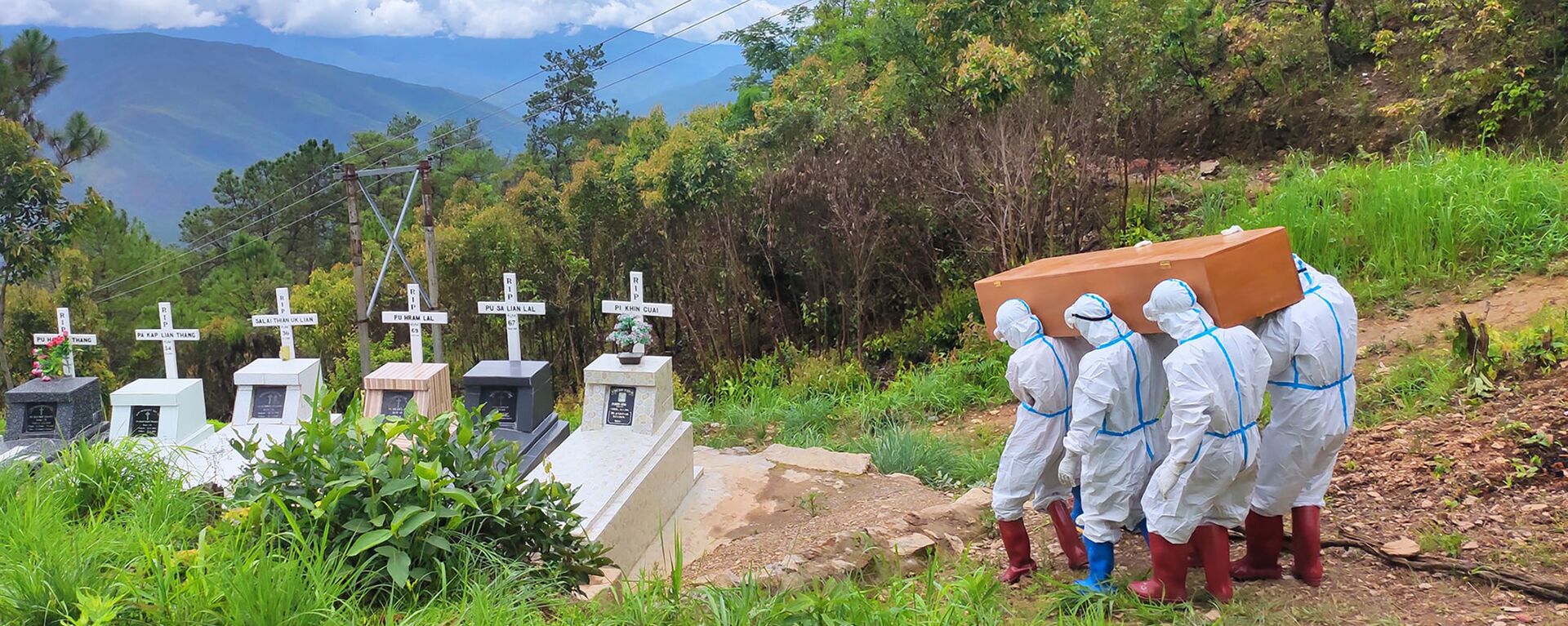 Mai táng người tử vong vì Covid-19 trong nghĩa trang ở Falam, Myanmar - Sputnik Việt Nam, 1920, 29.07.2021