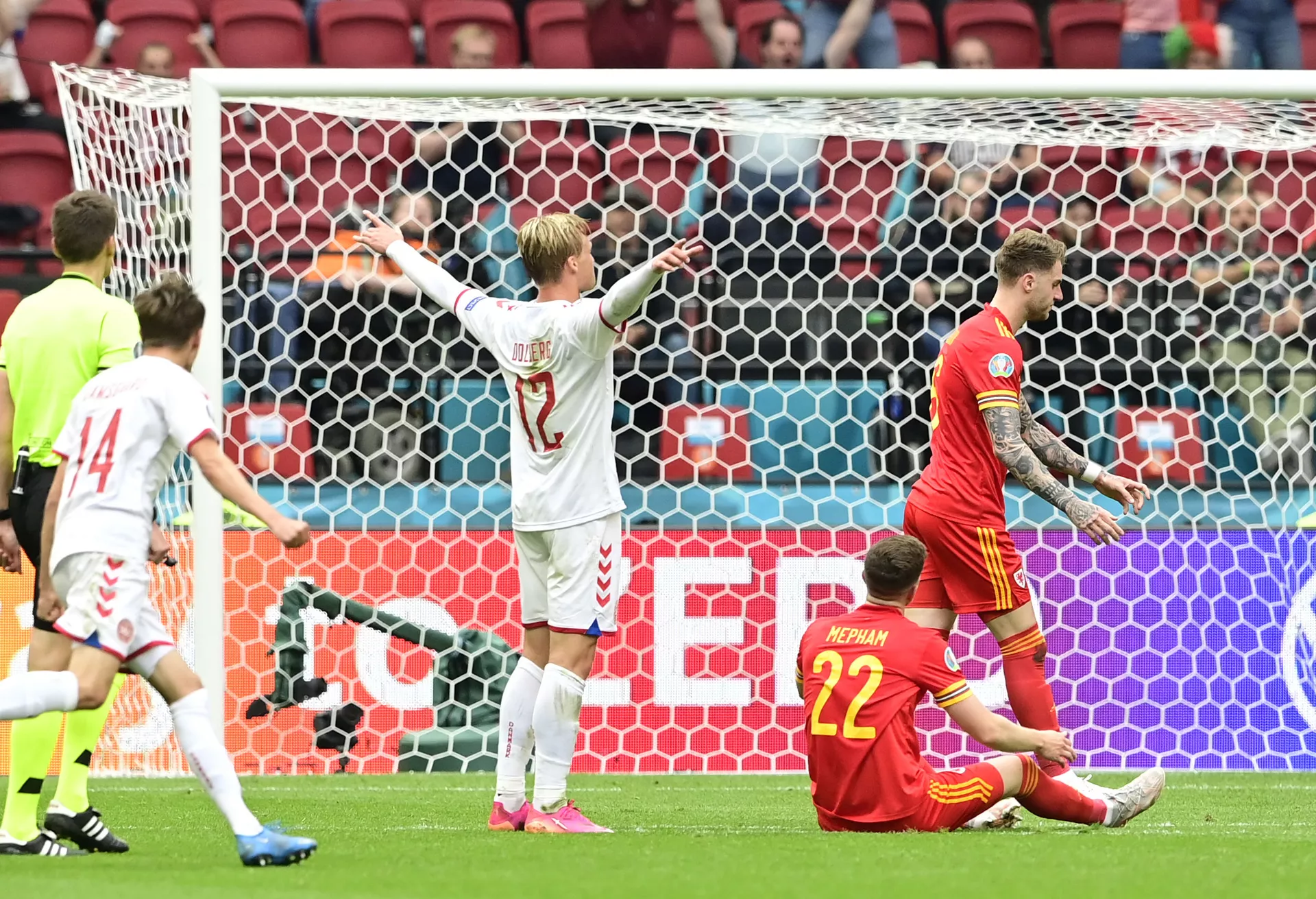 Đội Đan Mạch đánh bại đội Wales ở vòng 1/8 EURO 2020 Đội Đan Mạch đánh bại đội Wales ở vòng 1/8 EURO 2020 - Sputnik Việt Nam, 1920, 27.06.2021