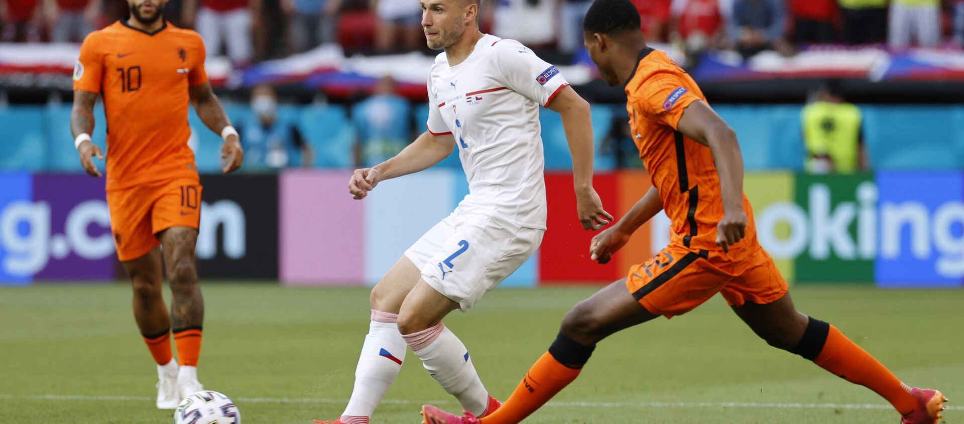 Các cầu thủ Hà Lan và CH Séc trong trận đấu tại Euro 2020 Các cầu thủ Hà Lan và CH Séc trong trận đấu tại Euro 2020 - Sputnik Việt Nam, 1920, 28.06.2021