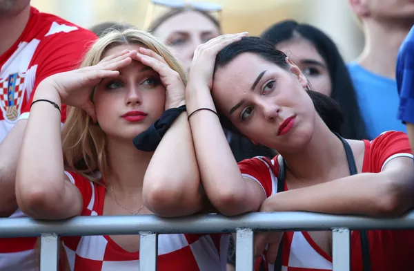 Người hâm mộ đội tuyển Croatia trong trận đấu UEFA EURO 2020 với Tây Ban Nha Người hâm mộ đội tuyển Croatia trong trận đấu UEFA EURO 2020 với Tây Ban Nha - Sputnik Việt Nam