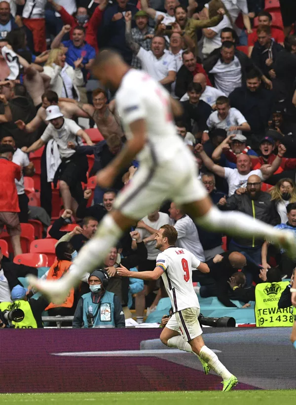 Cầu thủ Anh sau khi ghi bàn vào lưới Đức tại VCK EURO 2020 Cầu thủ Anh sau khi ghi bàn vào lưới Đức tại VCK EURO 2020 - Sputnik Việt Nam