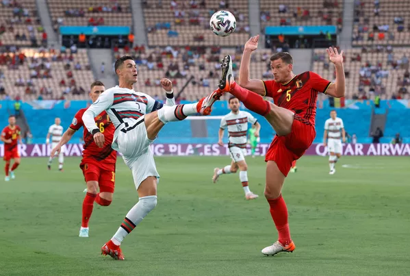 Các cầu thủ Bồ Đào Nha và Bỉ trong trận đấu UEFA EURO 2020 Các cầu thủ Bồ Đào Nha và Bỉ trong trận đấu UEFA EURO 2020 - Sputnik Việt Nam